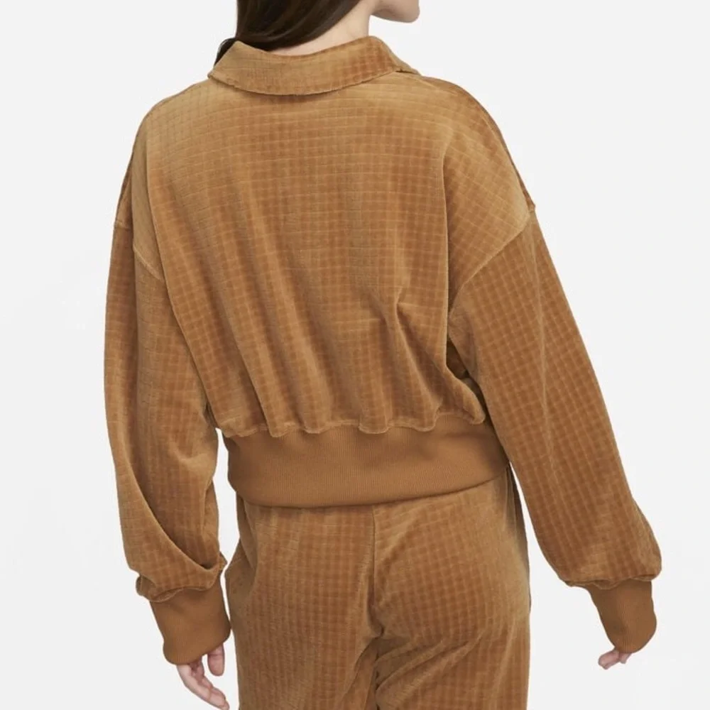 Nike cropped velour